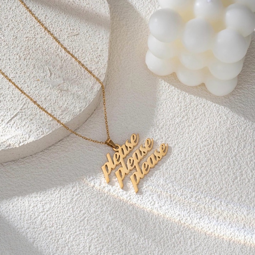Sabrina Carpenter necklace